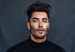 Titelbild: Toni Mahfud, Instagram, Social Media, Model